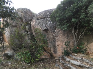 Boulders and caves in gardens